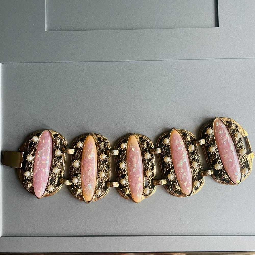 Vintage Selro Confetti Pink Faux Opal, Pearls Wide Link GoldTone Panel B… - Picture 2 of 10
